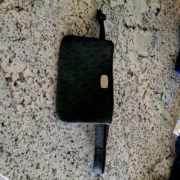 Michael Kors Signature Fanny Pack - Picture 1 of 6